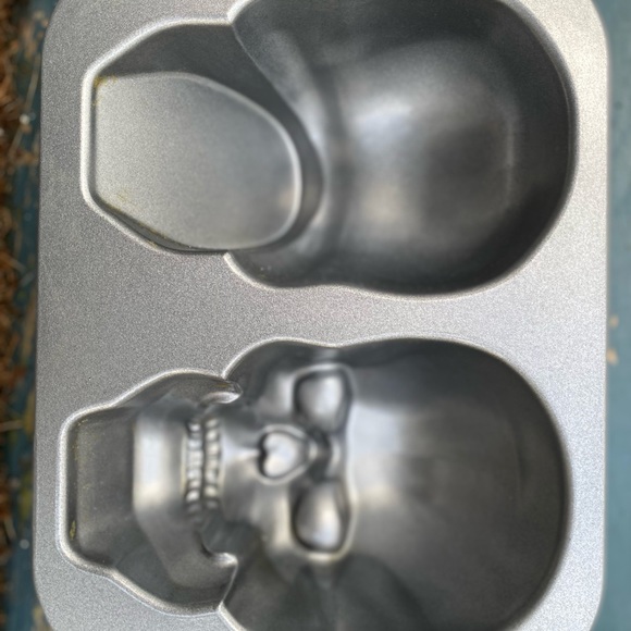 SKULL Cake Mold 3-D - Picture 2 of 15